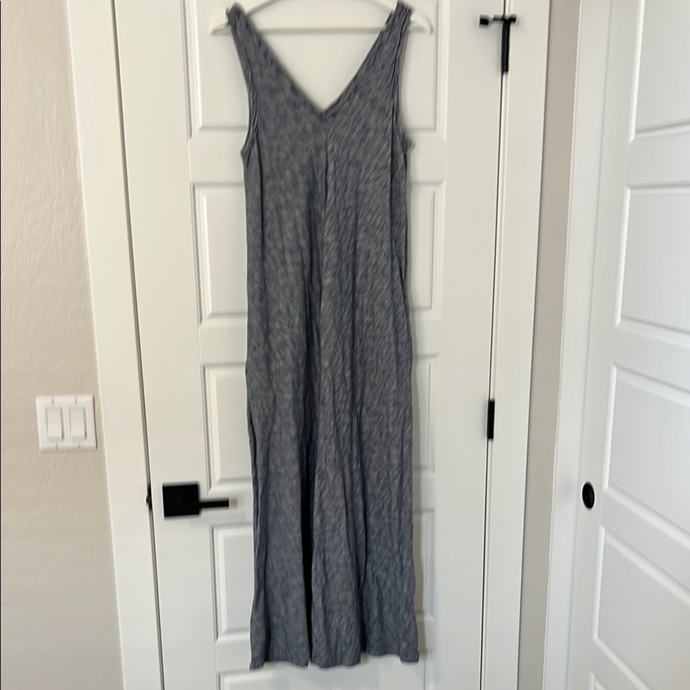 Lou & Grey double vneck Sleeveless Midi Dress. Medium